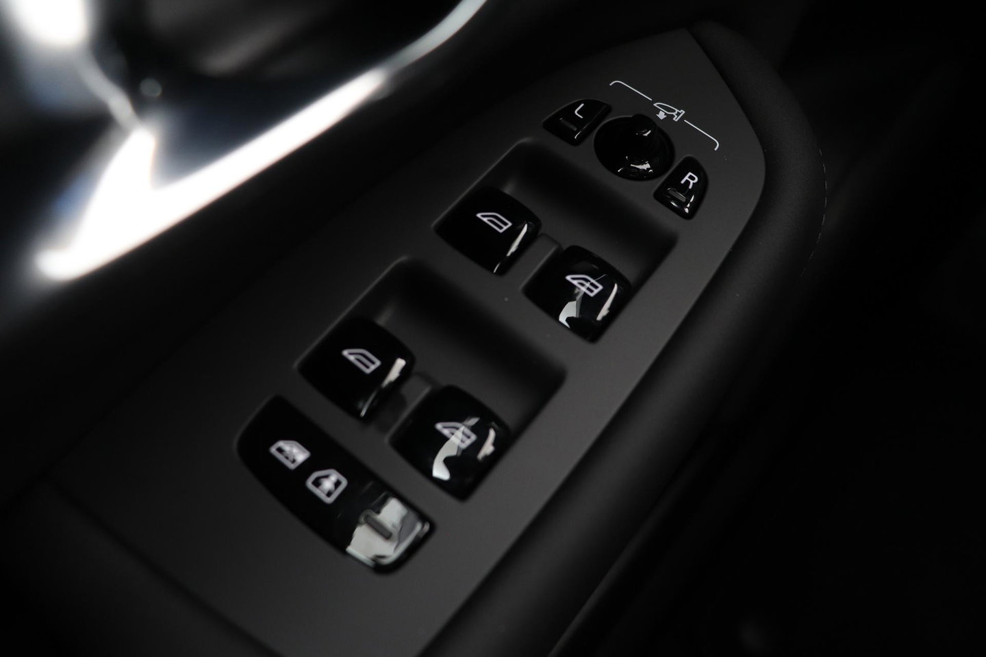 Volvo XC90 T8 Ultra Dark | MY27 | Harman/Kardon | Panoramadak | Head-Up | Trekhaak | 360° Camera | Pilot Assist