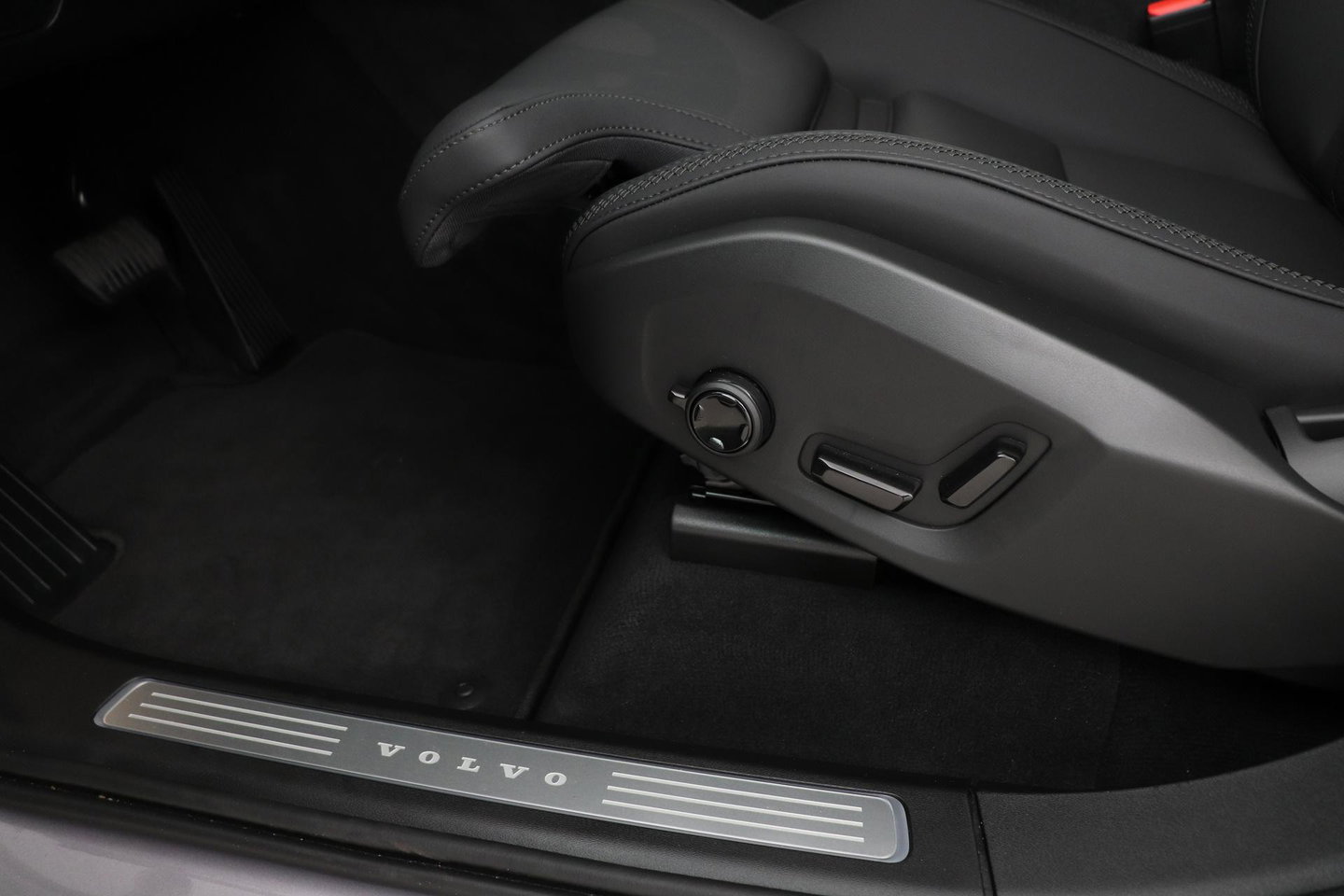 Volvo XC90 T8 Ultra Dark | MY27 | Harman/Kardon | Panoramadak | Head-Up | Trekhaak | 360° Camera | Pilot Assist