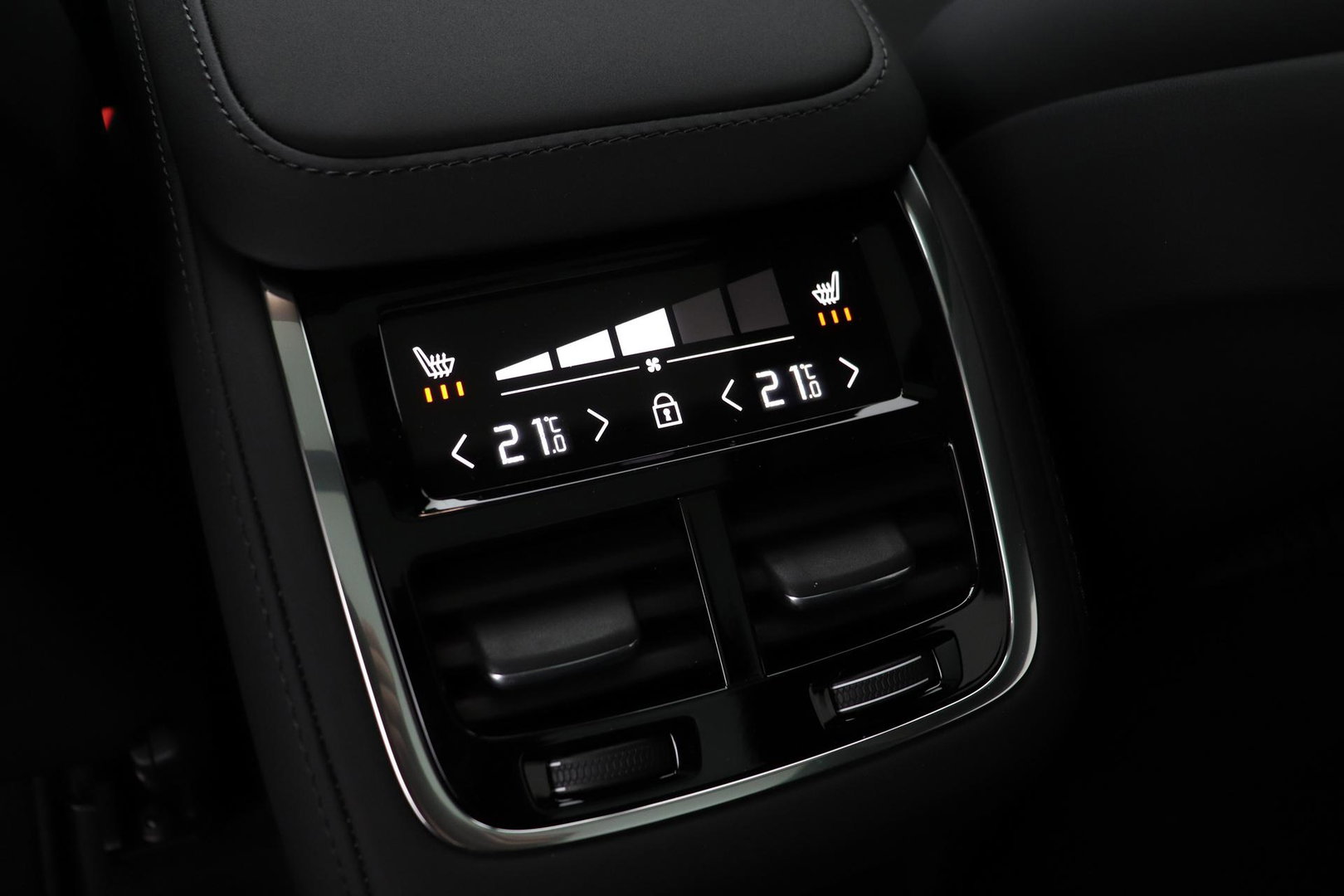 Volvo XC90 T8 Ultra Dark | MY27 | Harman/Kardon | Panoramadak | Head-Up | Trekhaak | 360° Camera | Pilot Assist