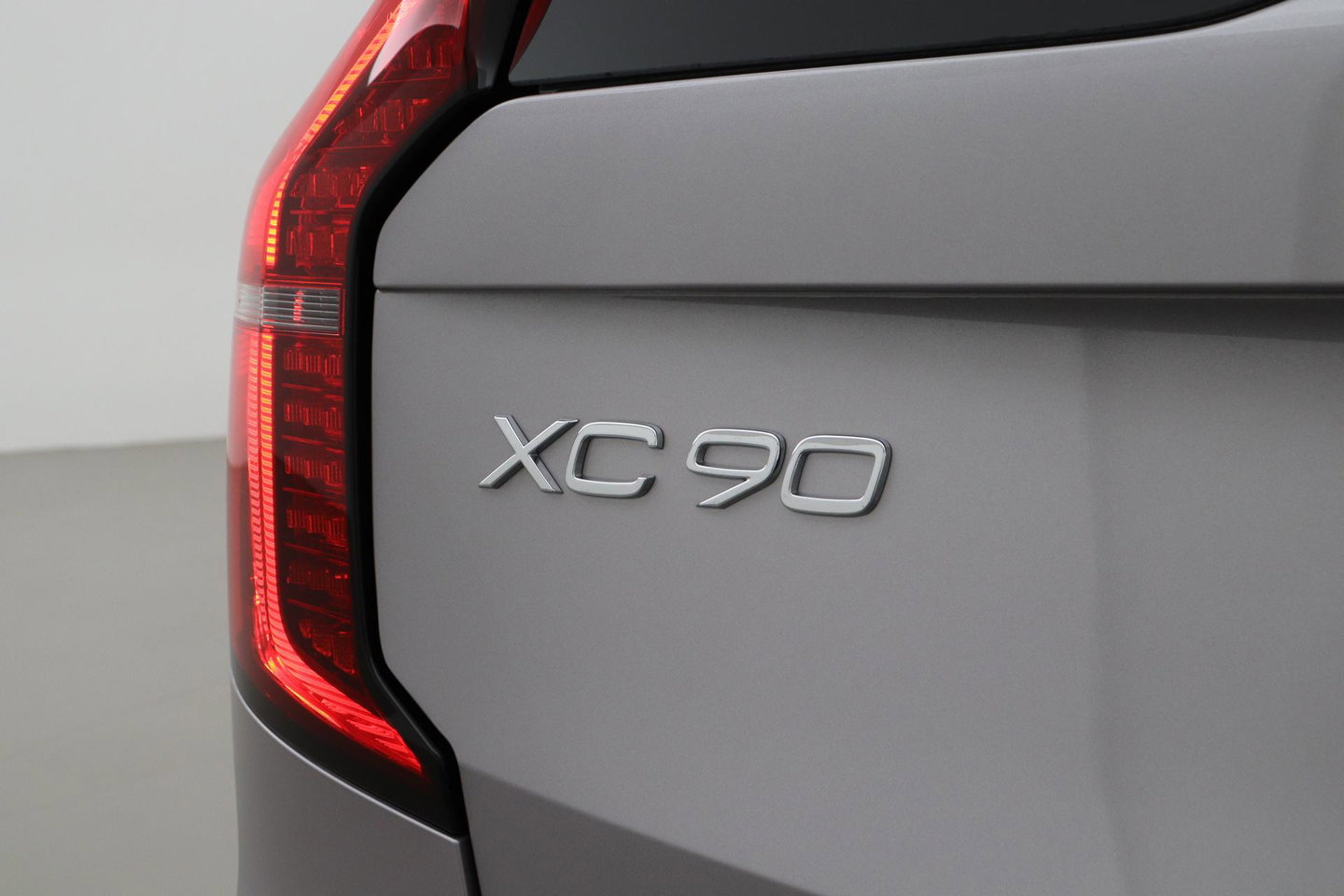 Volvo XC90 T8 Ultra Dark | MY27 | Harman/Kardon | Panoramadak | Head-Up | Trekhaak | 360° Camera | Pilot Assist