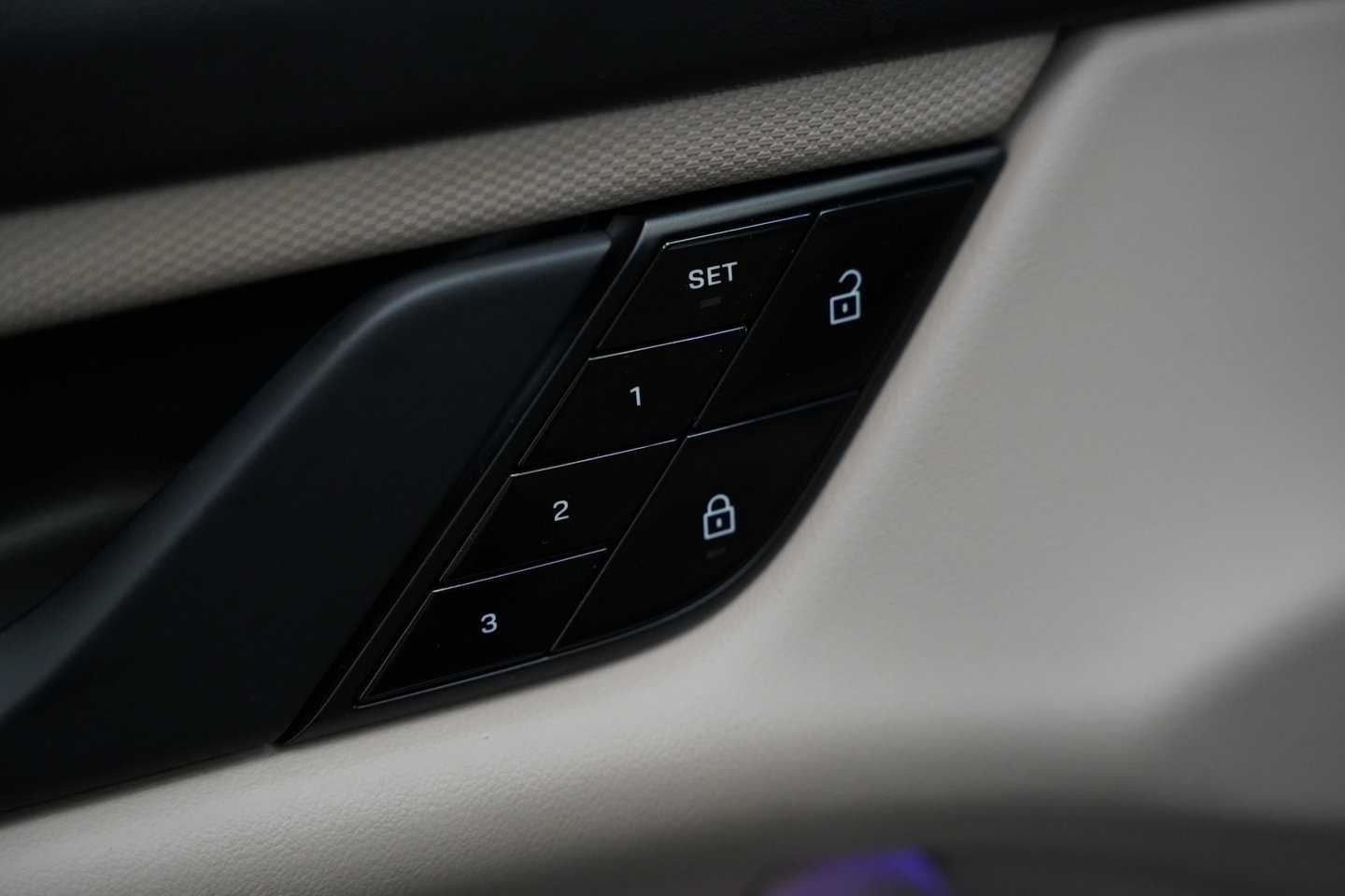 Porsche Taycan Performance 84 kWh ACC Panoramadak Leder Memory Seats