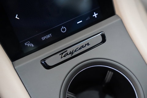 Porsche Taycan Performance 84 kWh ACC Panoramadak Leder Memory Seats