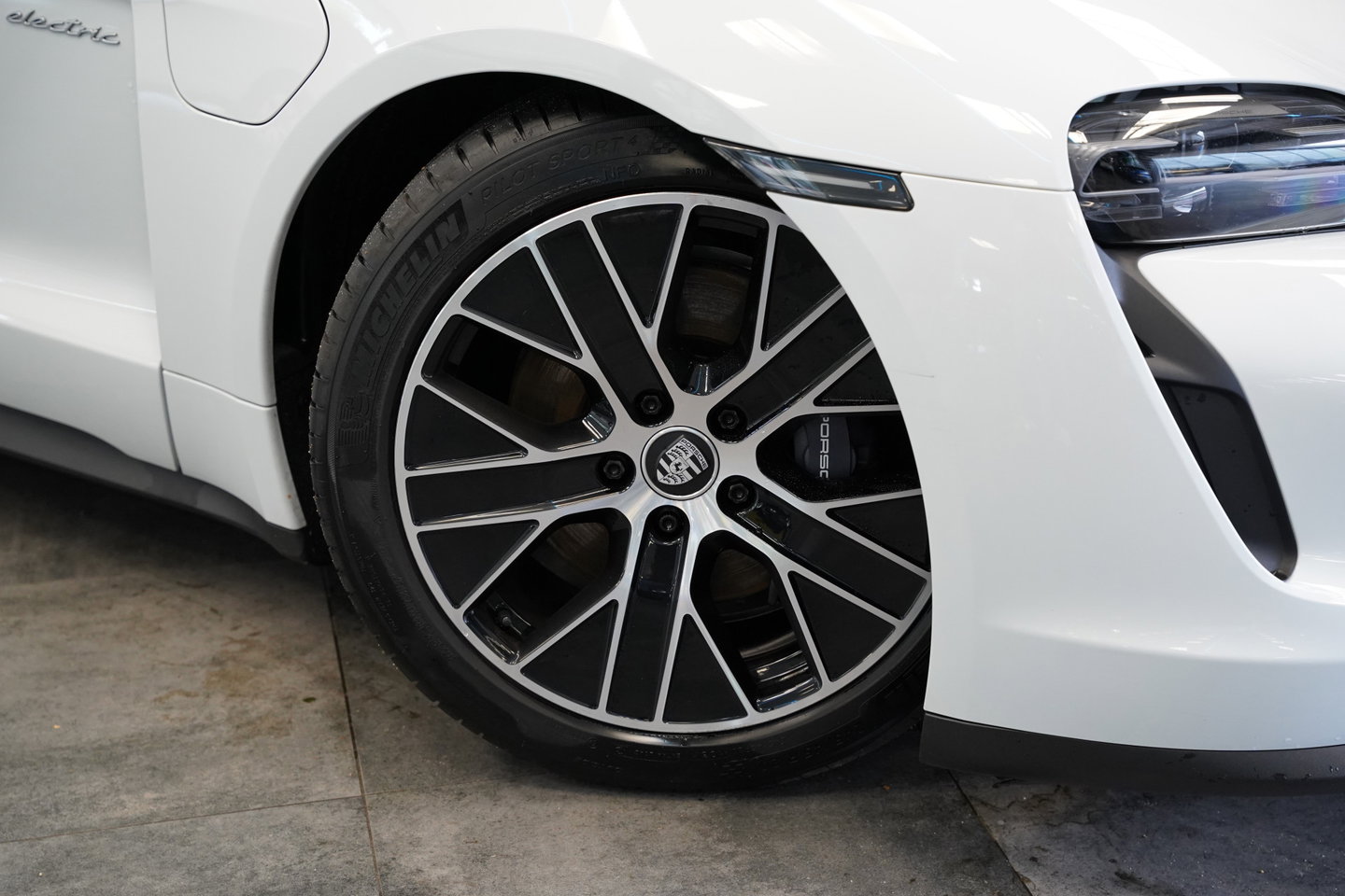 Porsche Taycan Performance 84 kWh ACC Panoramadak Leder Memory Seats