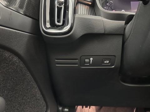 Volvo XC40 Recharge Pure Black Edition [3-Fase-11kW] {SoH-94%} (INCL-BTW) Aut. *HEATPUMP | PANO | MEMORY-PACK | HARMAN/KARDON | ADAPTIVE-CRUISE | DIGI-COCKPIT | BLIND-SPOT | NAVI-FULLMAP | TOPVIEW | ECC | PDC | KEYLESS | HEATED-SPORTSEATS | 20''ALU*