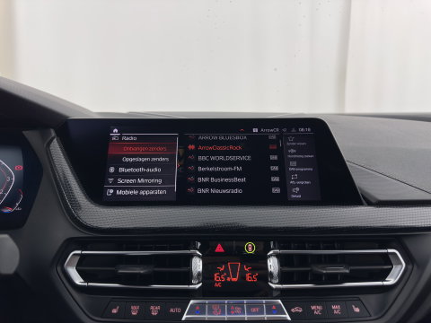 BMW 1-serie 118i High Executive Edition (INCL-BTW) Aut.*M-SPORT-CUPSEATS | PANO | FULL-LED | DIGI-COCKPIT | HIFI-SOUND | CAMERA | NAVI-FULLMAP | AMBIENTLIGHT | PRIVACY-GLASS | ECC | CARBON-INLAY | PDC | CRUISE | 18''ALU*