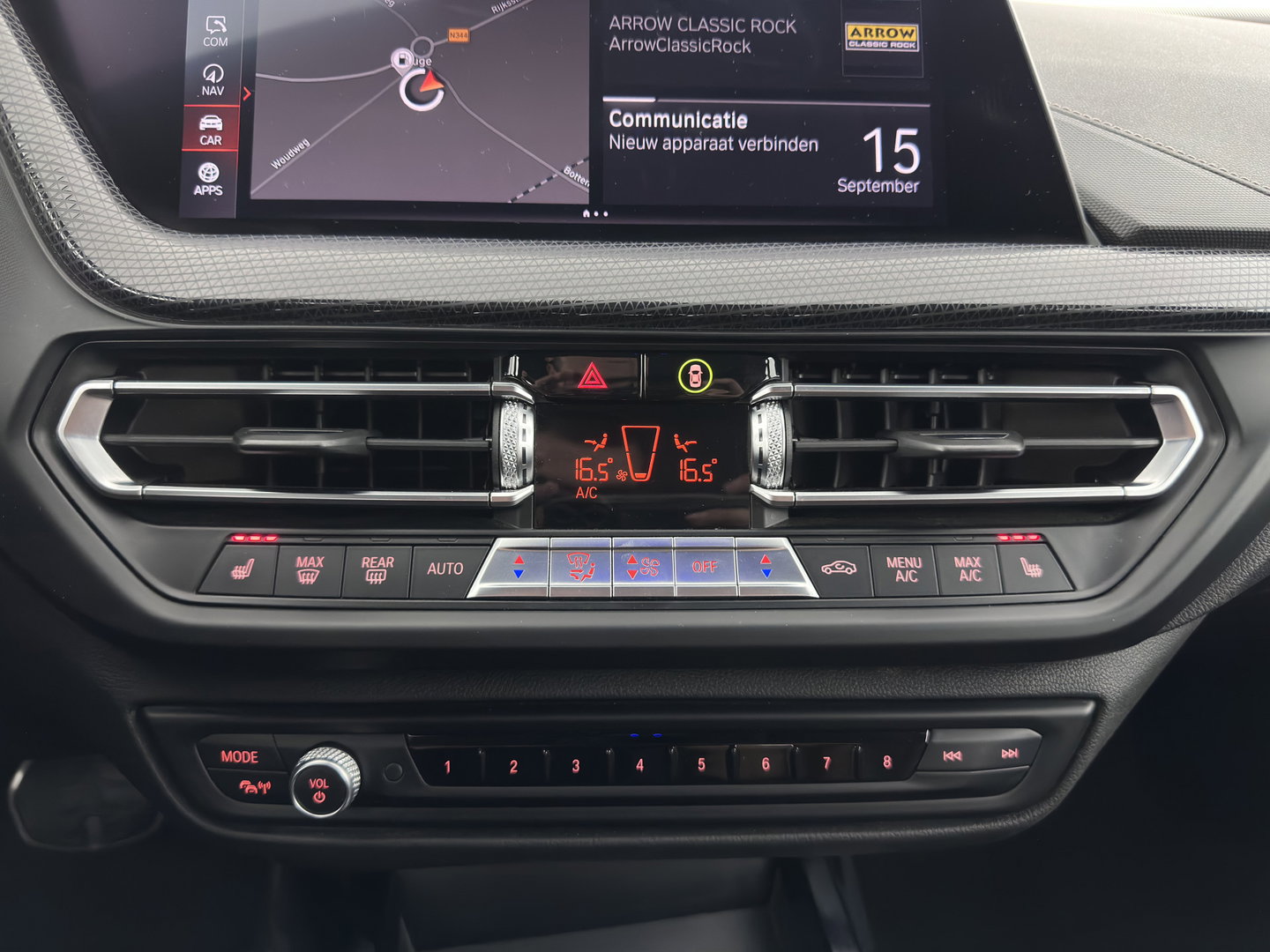BMW 1-serie 118i High Executive Edition (INCL-BTW) Aut.*M-SPORT-CUPSEATS | PANO | FULL-LED | DIGI-COCKPIT | HIFI-SOUND | CAMERA | NAVI-FULLMAP | AMBIENTLIGHT | PRIVACY-GLASS | ECC | CARBON-INLAY | PDC | CRUISE | 18''ALU*
