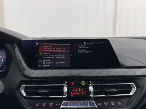 BMW 1-serie 118i High Executive Edition (INCL-BTW) Aut.*M-SPORT-CUPSEATS | PANO | FULL-LED | DIGI-COCKPIT | HIFI-SOUND | CAMERA | NAVI-FULLMAP | AMBIENTLIGHT | PRIVACY-GLASS | ECC | CARBON-INLAY | PDC | CRUISE | 18''ALU*