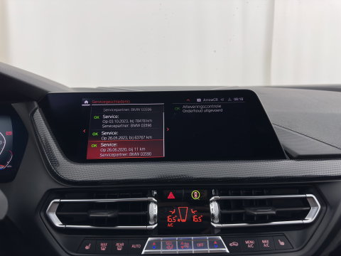 BMW 1-serie 118i High Executive Edition (INCL-BTW) Aut.*M-SPORT-CUPSEATS | PANO | FULL-LED | DIGI-COCKPIT | HIFI-SOUND | CAMERA | NAVI-FULLMAP | AMBIENTLIGHT | PRIVACY-GLASS | ECC | CARBON-INLAY | PDC | CRUISE | 18''ALU*