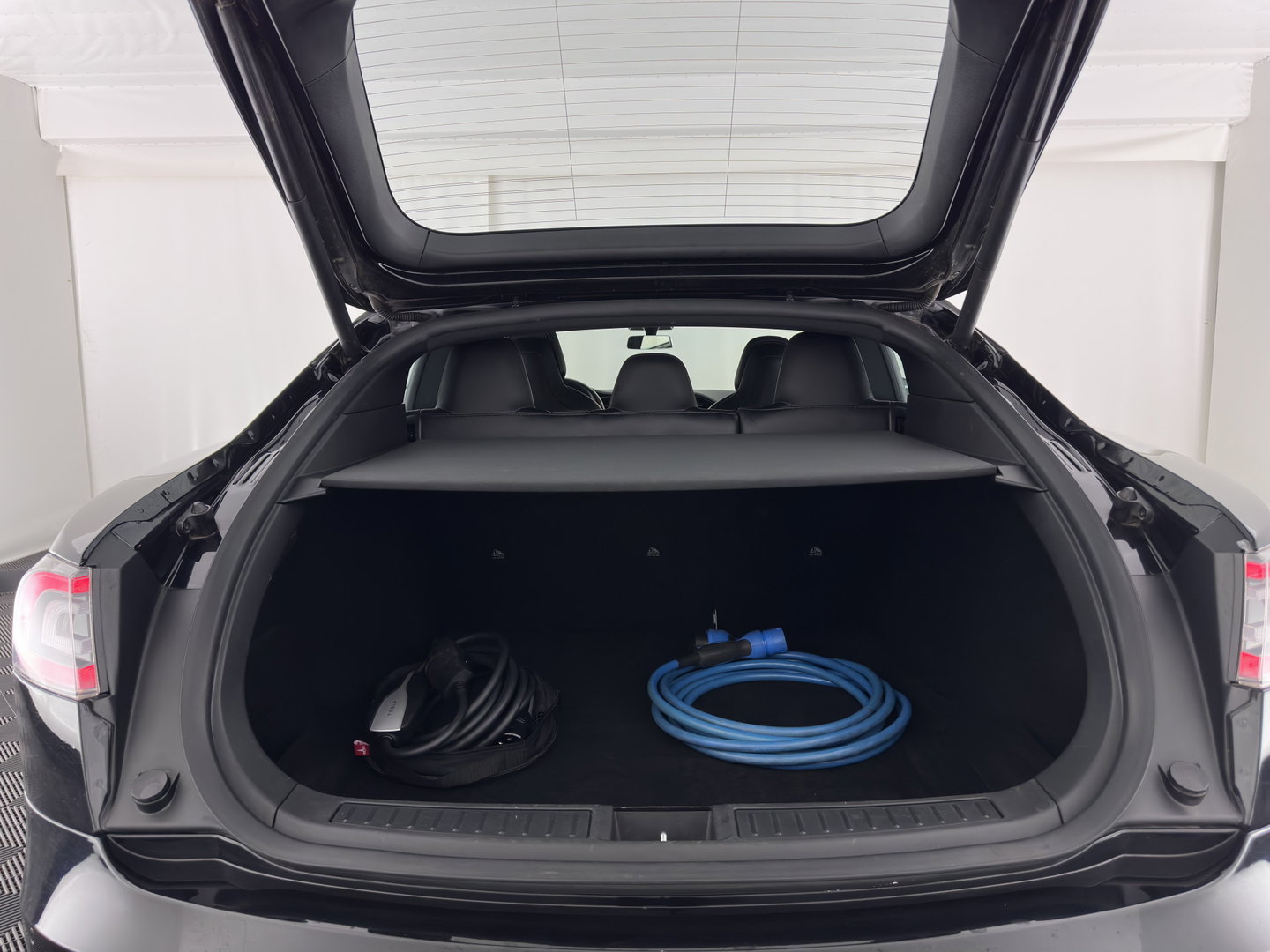 Tesla Model S 75D Base *AUT | PANO-WINDOW | LEATHER | AIR-SUSPENION | FULL-LED | NAVI-FULLMAP | KEYLESS | COMFORTSEATS | DIGI-COCKPIT |AUTO-PILOT | 19"ALU*