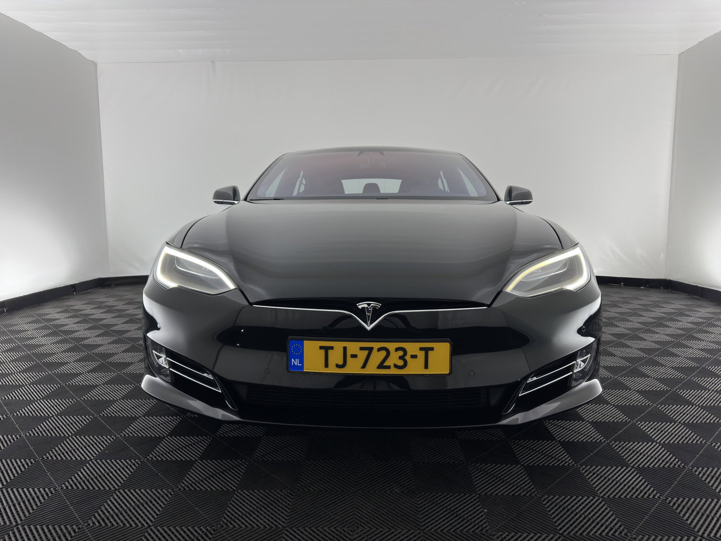 Tesla Model S 75D Base *AUT | PANO-WINDOW | LEATHER | AIR-SUSPENION | FULL-LED | NAVI-FULLMAP | KEYLESS | COMFORTSEATS | DIGI-COCKPIT |AUTO-PILOT | 19"ALU*