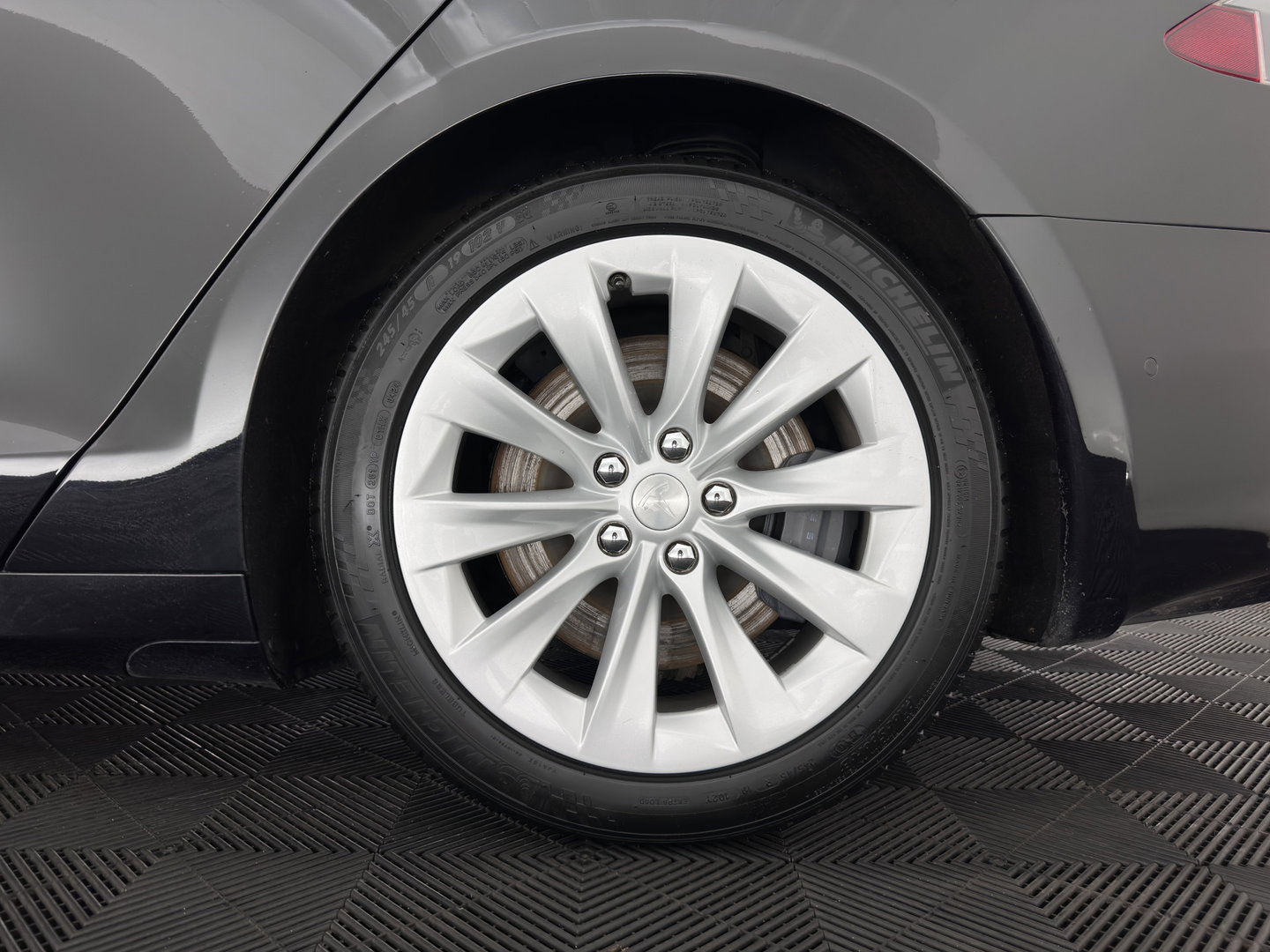 Tesla Model S 75D Base *AUT | PANO-WINDOW | LEATHER | AIR-SUSPENION | FULL-LED | NAVI-FULLMAP | KEYLESS | COMFORTSEATS | DIGI-COCKPIT |AUTO-PILOT | 19"ALU*