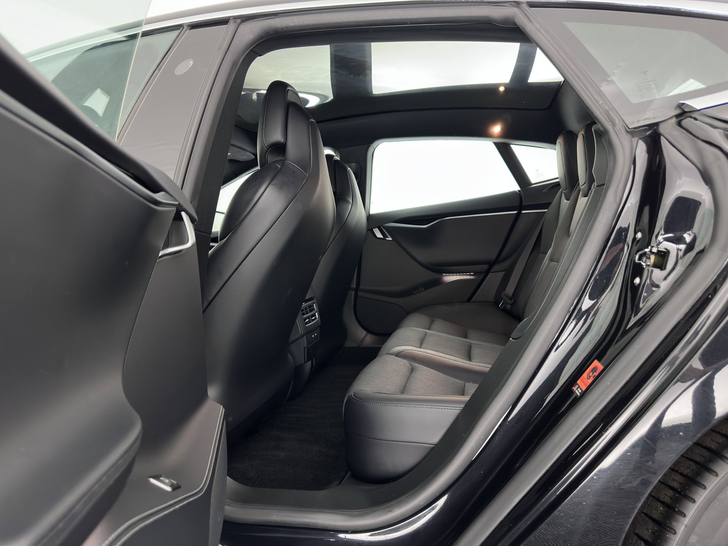 Tesla Model S 75D Base *AUT | PANO-WINDOW | LEATHER | AIR-SUSPENION | FULL-LED | NAVI-FULLMAP | KEYLESS | COMFORTSEATS | DIGI-COCKPIT |AUTO-PILOT | 19"ALU*