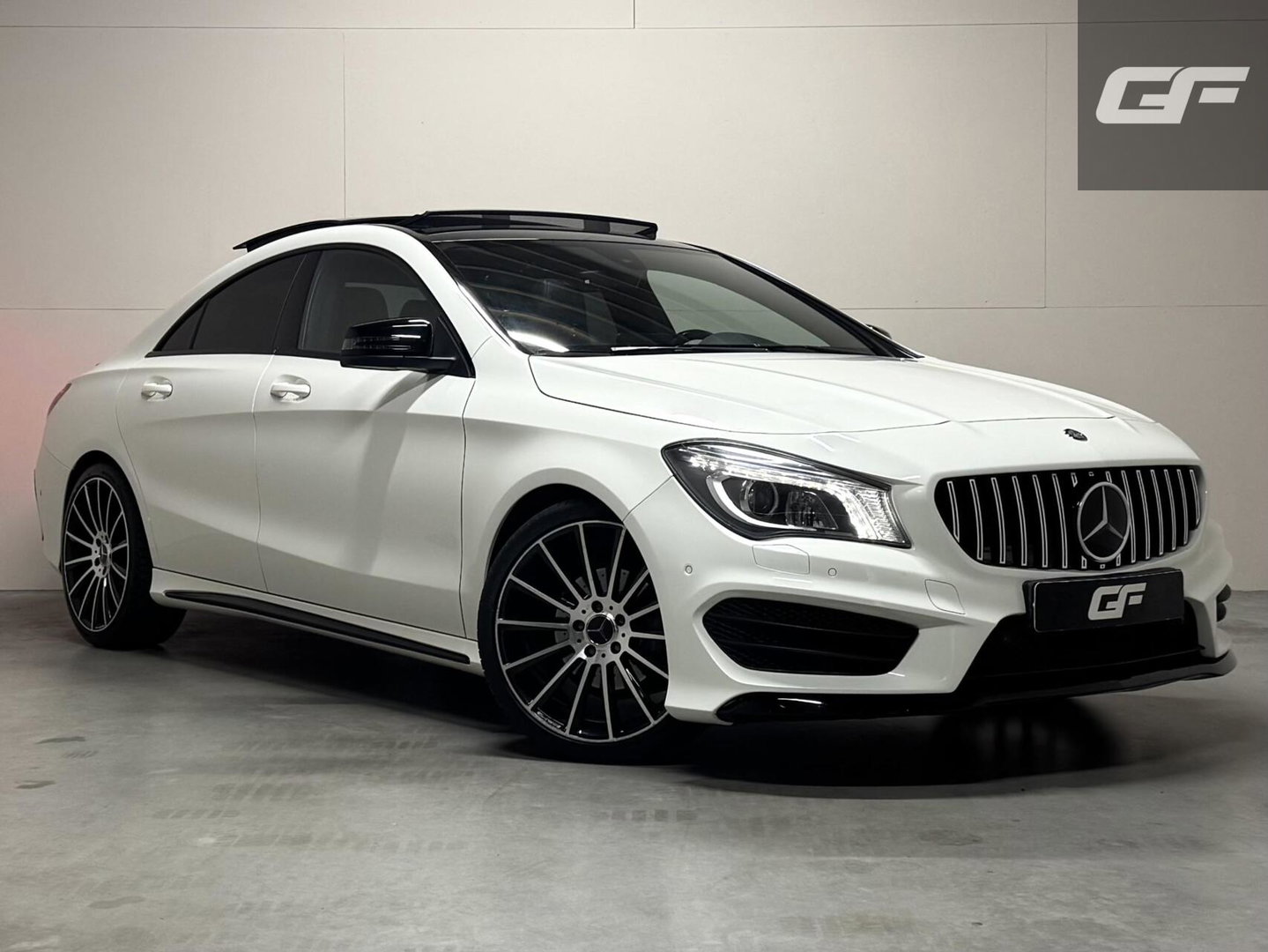 Mercedes-Benz CLA 200 AMG Pano Leer NAVI ACC Camera