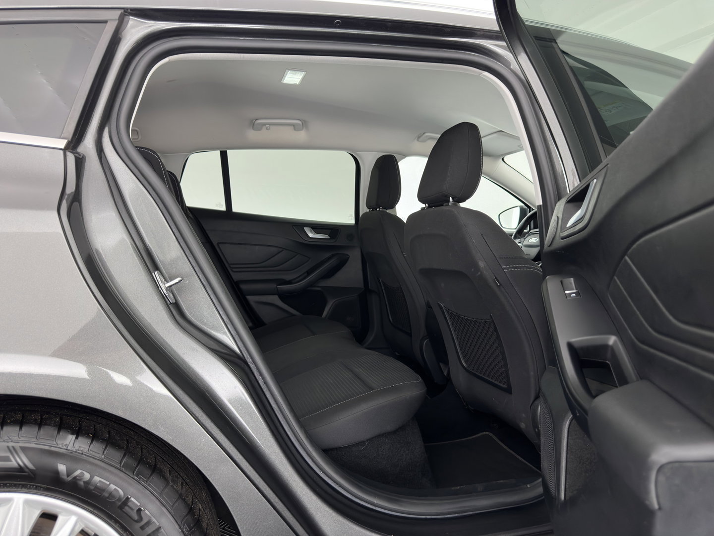 Ford FOCUS Wagon 1.0 EcoBoost Titanium X Business (INCL-BTW)  *AUT | DIGI-COCKPIT | KEYLESS | CAMERA | NAVI-FULLMAP | HEATED-SPORTSEATS | DAB+ |  ECC | PDC | TOWBAR | 16''ALU*