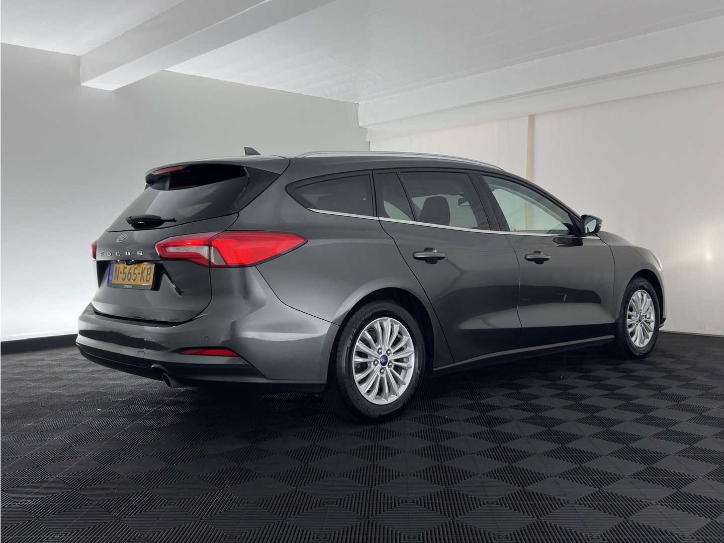 Ford FOCUS Wagon 1.0 EcoBoost Titanium X Business (INCL-BTW)  *AUT | DIGI-COCKPIT | KEYLESS | CAMERA | NAVI-FULLMAP | HEATED-SPORTSEATS | DAB+ |  ECC | PDC | TOWBAR | 16''ALU*