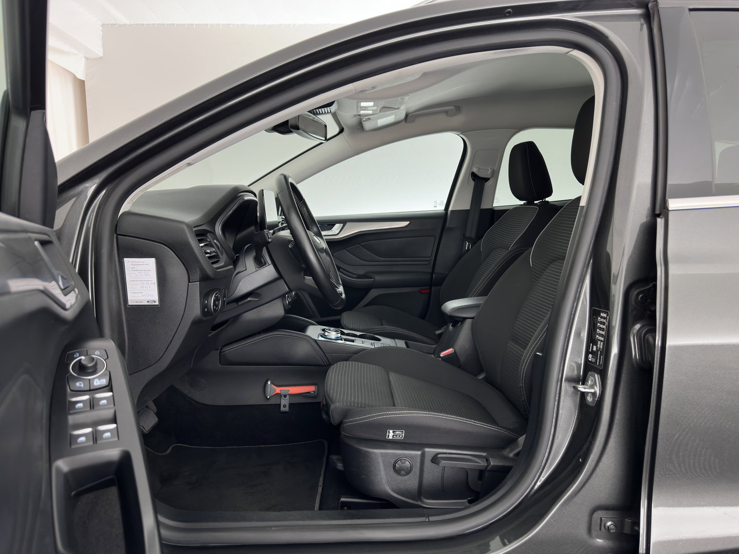 Ford FOCUS Wagon 1.0 EcoBoost Titanium X Business (INCL-BTW)  *AUT | DIGI-COCKPIT | KEYLESS | CAMERA | NAVI-FULLMAP | HEATED-SPORTSEATS | DAB+ |  ECC | PDC | TOWBAR | 16''ALU*