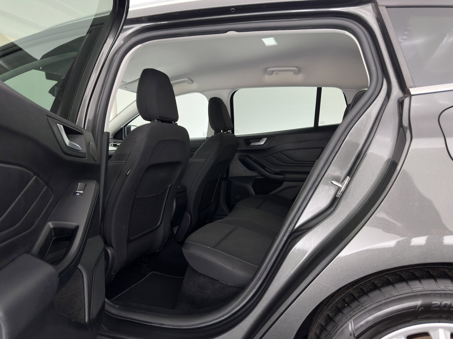 Ford FOCUS Wagon 1.0 EcoBoost Titanium X Business (INCL-BTW)  *AUT | DIGI-COCKPIT | KEYLESS | CAMERA | NAVI-FULLMAP | HEATED-SPORTSEATS | DAB+ |  ECC | PDC | TOWBAR | 16''ALU*