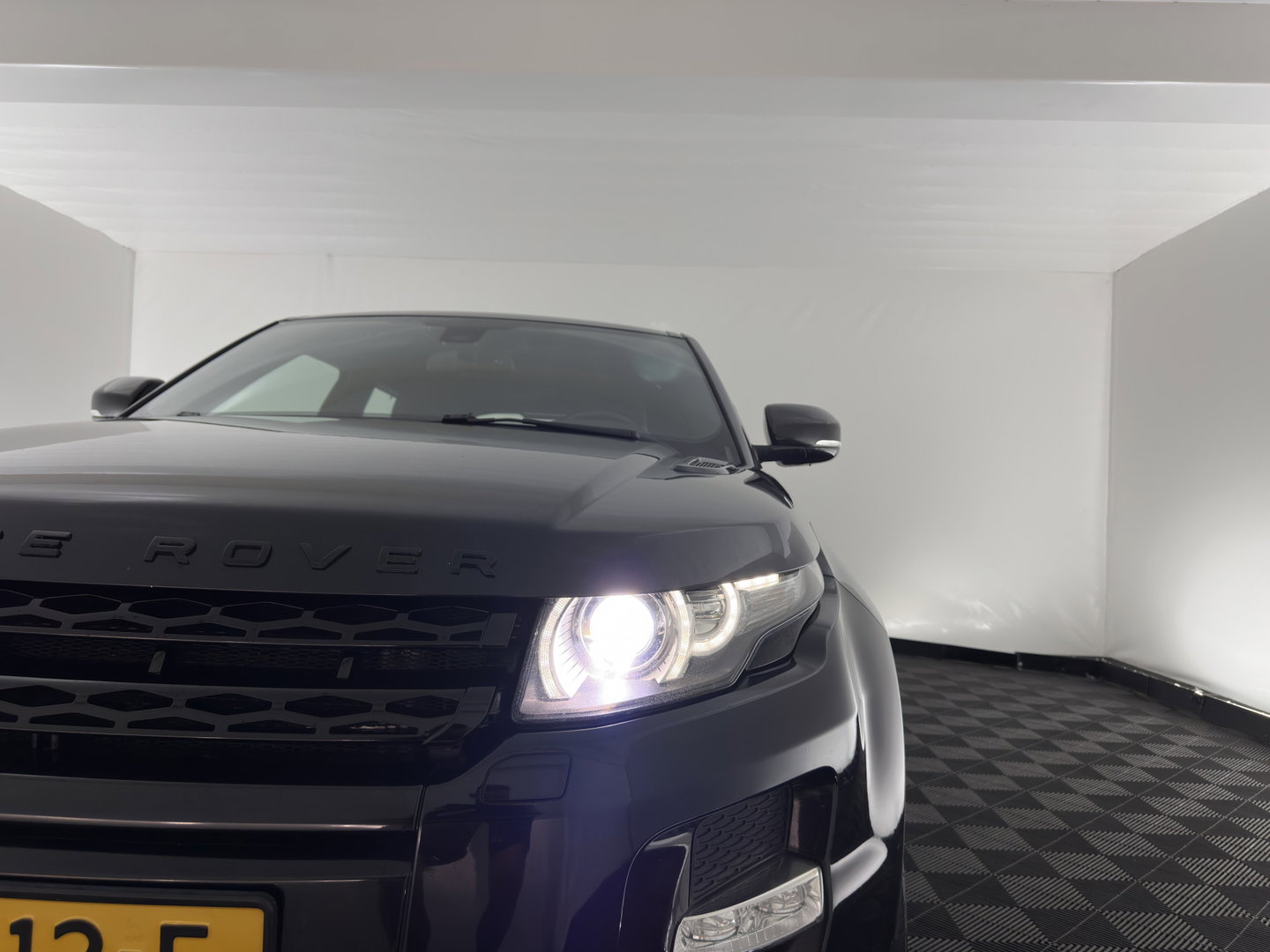 Land Rover Range Rover Evoque Coupe 2.2 SD4 4WD Dynamic Black Design Pack Aut. *LEATHER | XENON | MERIDIAN-AUDIO | MEMORY-PACK | HEATED-SPORTSEATS | NAVI-FULLMAP | ECC | PDC | CRUISE | SHIFTPADDLES | 19''ALU*
