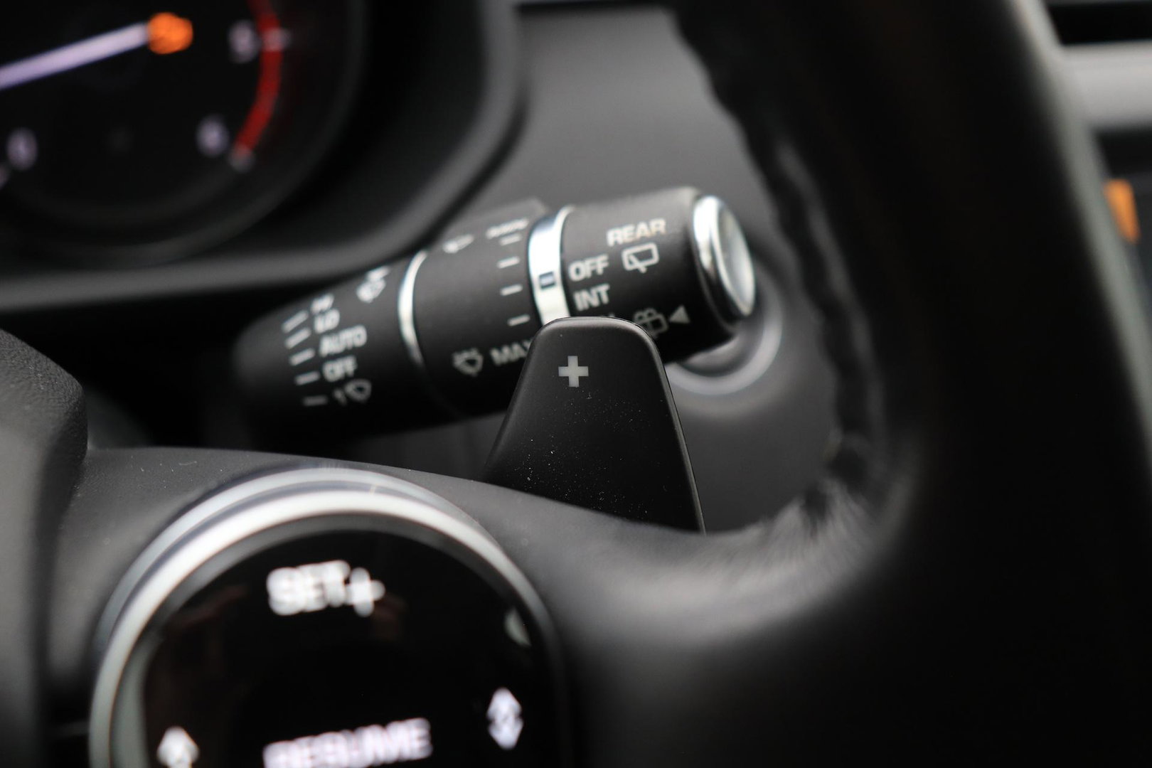 Land Rover Discovery 3.0 Sd6 SE | GRIJS KENTEKEN | Luchtvering | Trekhaak | Stoel+Stuurverwarming | BLIS | Camera | ACC