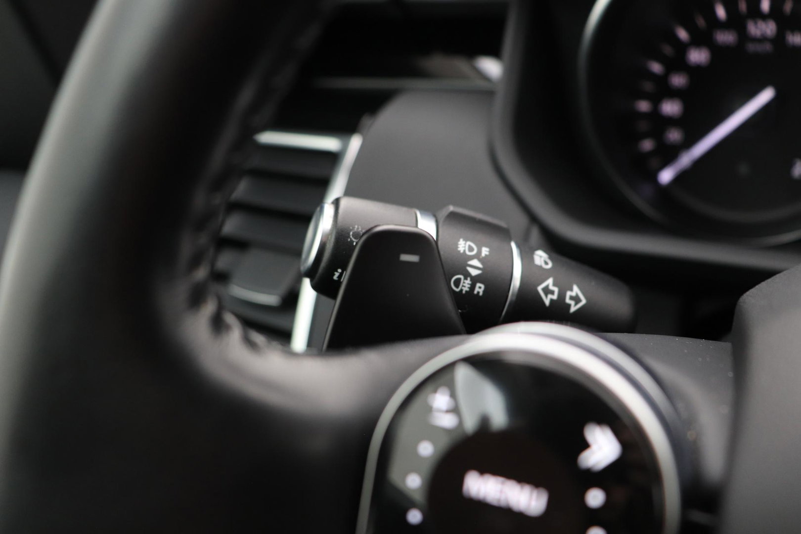 Land Rover Discovery 3.0 Sd6 SE | GRIJS KENTEKEN | Luchtvering | Trekhaak | Stoel+Stuurverwarming | BLIS | Camera | ACC