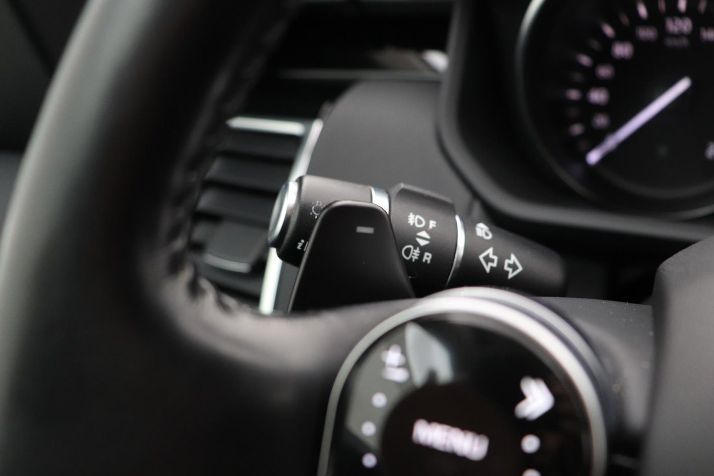 Land Rover Discovery 3.0 Sd6 SE | GRIJS KENTEKEN | Luchtvering | Trekhaak | Stoel+Stuurverwarming | BLIS | Camera | ACC