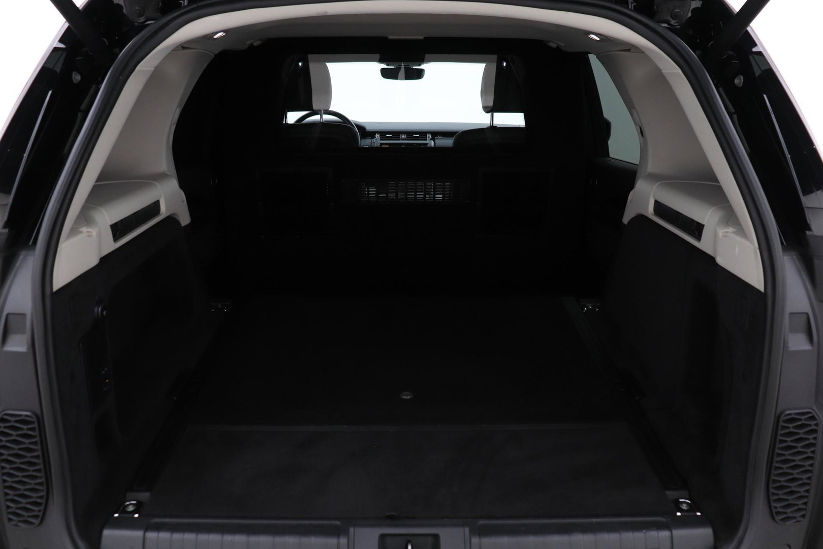 Land Rover Discovery 3.0 Sd6 SE | GRIJS KENTEKEN | Luchtvering | Trekhaak | Stoel+Stuurverwarming | BLIS | Camera | ACC