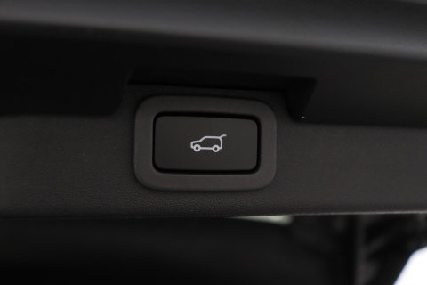 Land Rover Discovery 3.0 Sd6 SE | GRIJS KENTEKEN | Luchtvering | Trekhaak | Stoel+Stuurverwarming | BLIS | Camera | ACC