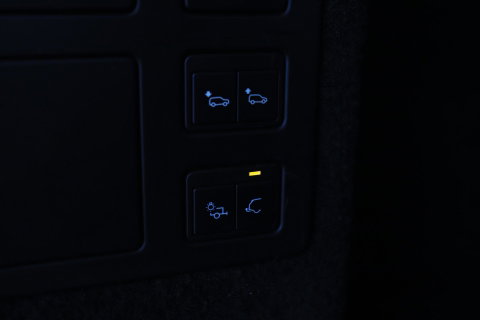 Land Rover Discovery 3.0 Sd6 SE | GRIJS KENTEKEN | Luchtvering | Trekhaak | Stoel+Stuurverwarming | BLIS | Camera | ACC