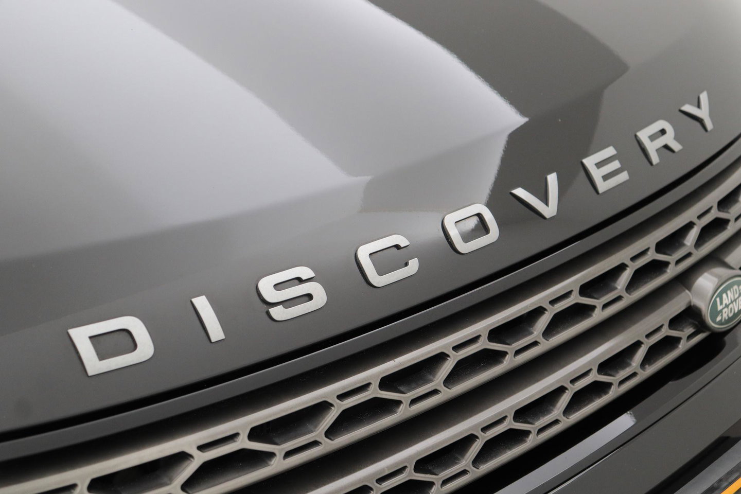 Land Rover Discovery 3.0 Sd6 SE | GRIJS KENTEKEN | Luchtvering | Trekhaak | Stoel+Stuurverwarming | BLIS | Camera | ACC