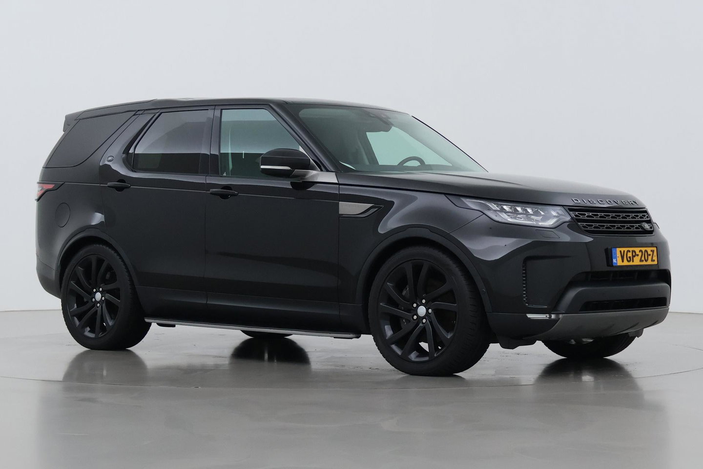 Land Rover Discovery 3.0 Sd6 SE | GRIJS KENTEKEN | Luchtvering | Trekhaak | Stoel+Stuurverwarming | BLIS | Camera | ACC