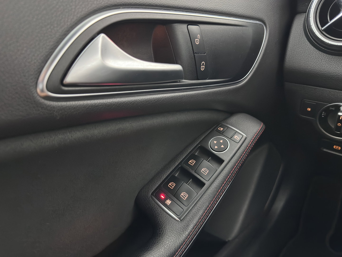 Mercedes-Benz CLA-Klasse Shooting Brake 180 Business Solution AMG *AUT | LEATHER-MICROFIBRE | FULL-LED | HEATED-SPORTSEATS | AMBIENTLIGHT | NAVI-FULLMAP | CAMERA | PRIVACY-GLASS | 18''ALU*