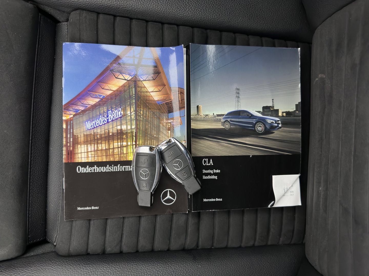Mercedes-Benz CLA-Klasse Shooting Brake 180 Business Solution AMG *AUT | LEATHER-MICROFIBRE | FULL-LED | HEATED-SPORTSEATS | AMBIENTLIGHT | NAVI-FULLMAP | CAMERA | PRIVACY-GLASS | 18''ALU*