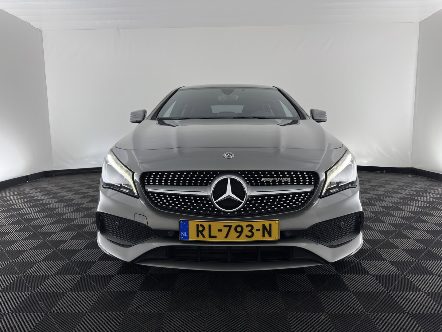Mercedes-Benz CLA-Klasse Shooting Brake 180 Business Solution AMG *AUT | LEATHER-MICROFIBRE | FULL-LED | HEATED-SPORTSEATS | AMBIENTLIGHT | NAVI-FULLMAP | CAMERA | PRIVACY-GLASS | 18''ALU*