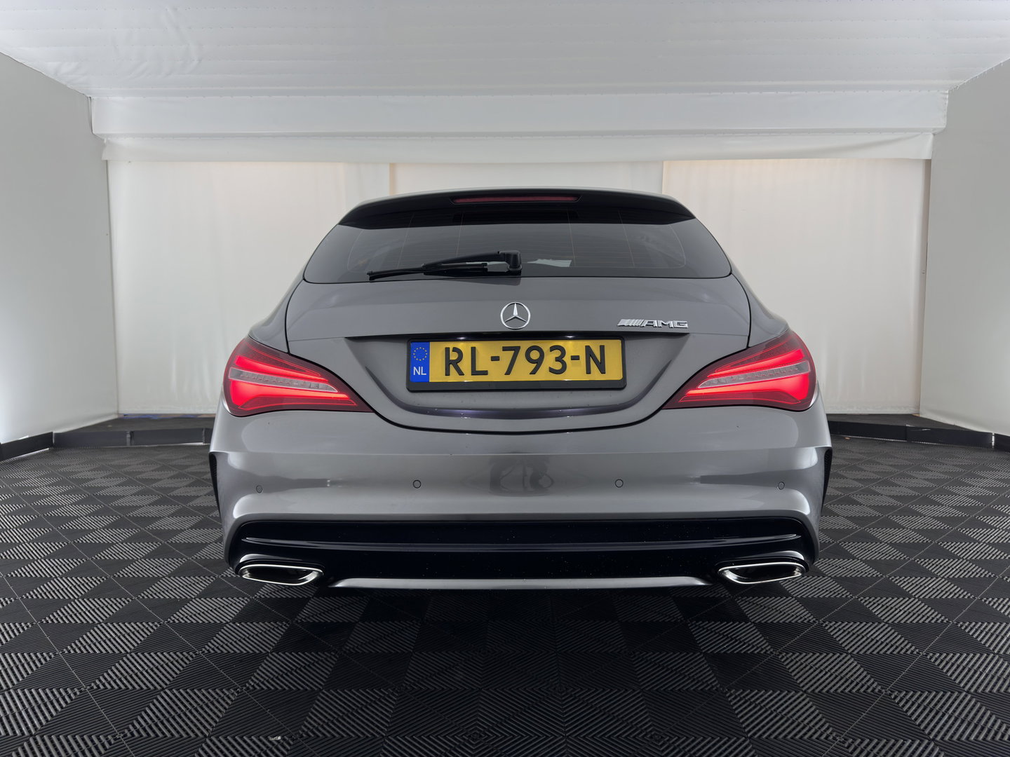 Mercedes-Benz CLA-Klasse Shooting Brake 180 Business Solution AMG *AUT | LEATHER-MICROFIBRE | FULL-LED | HEATED-SPORTSEATS | AMBIENTLIGHT | NAVI-FULLMAP | CAMERA | PRIVACY-GLASS | 18''ALU*