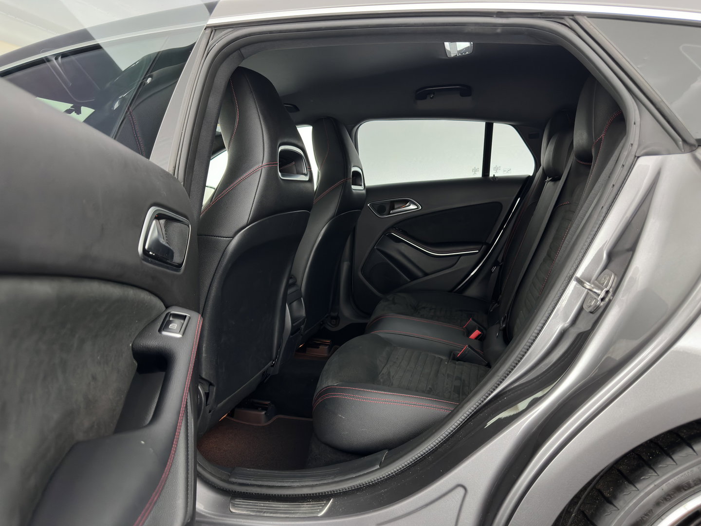 Mercedes-Benz CLA-Klasse Shooting Brake 180 Business Solution AMG *AUT | LEATHER-MICROFIBRE | FULL-LED | HEATED-SPORTSEATS | AMBIENTLIGHT | NAVI-FULLMAP | CAMERA | PRIVACY-GLASS | 18''ALU*