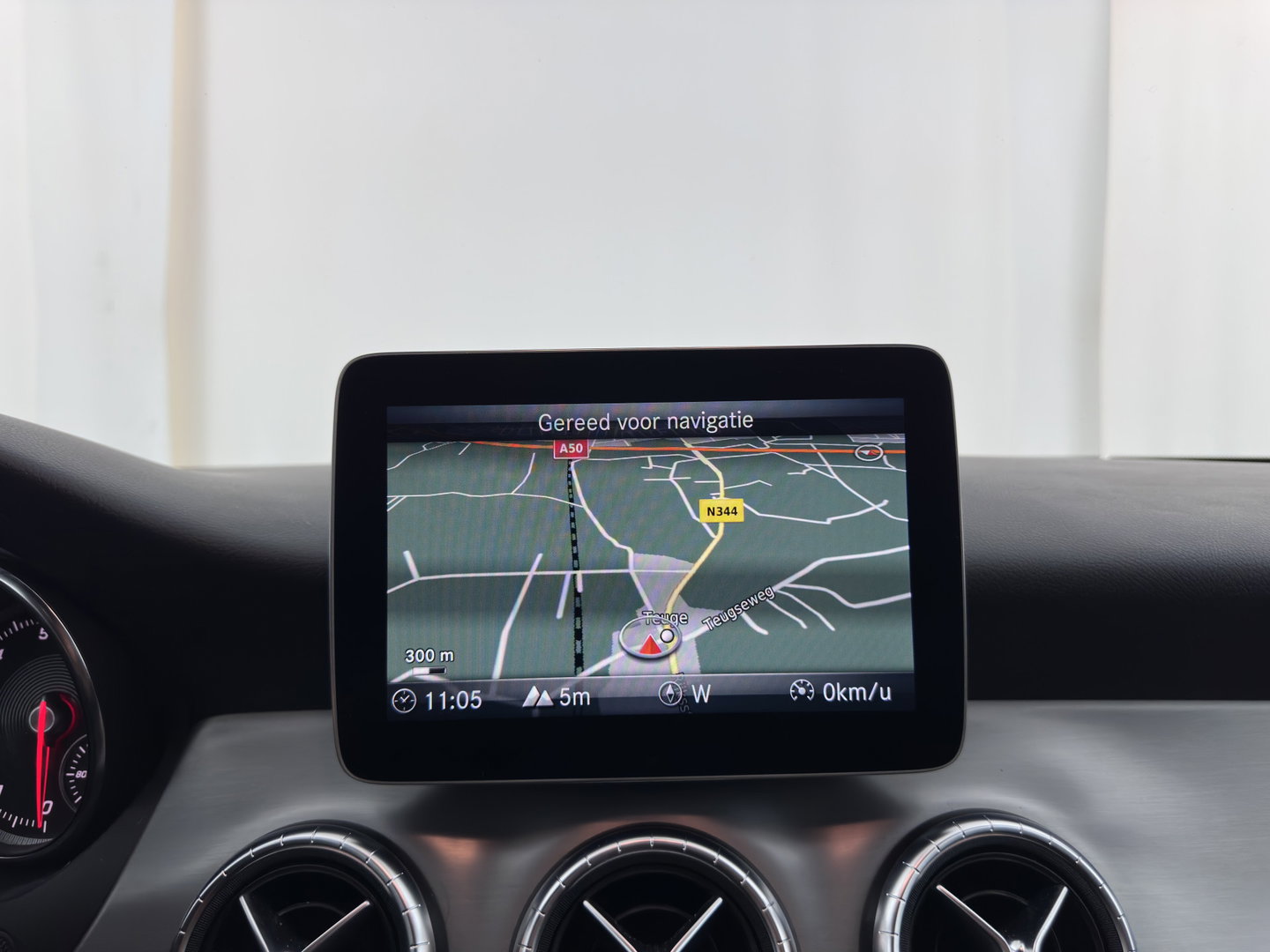 Mercedes-Benz CLA-Klasse Shooting Brake 180 Business Solution AMG *AUT | LEATHER-MICROFIBRE | FULL-LED | HEATED-SPORTSEATS | AMBIENTLIGHT | NAVI-FULLMAP | CAMERA | PRIVACY-GLASS | 18''ALU*