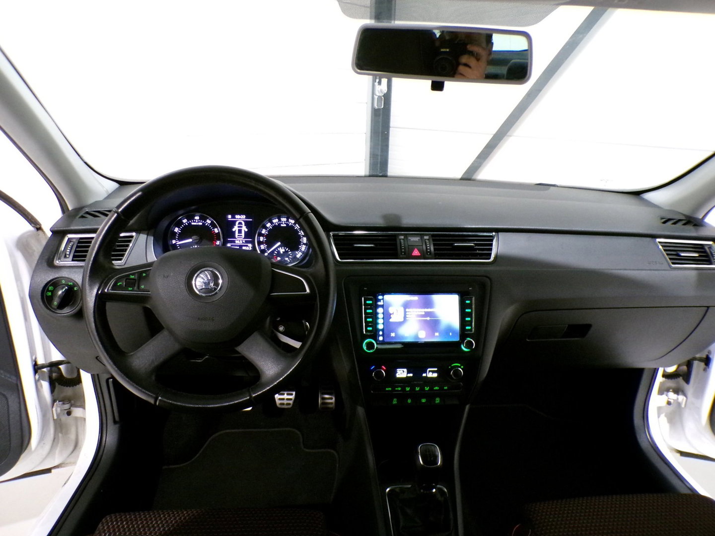 Škoda Rapid 1.2 TSI Elegance Businessline "Origineel NL!" Trekhaak Apple-carplay Android-auto Parkeersensoren RS-Stoelen Garantie