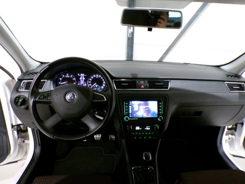 Škoda Rapid 1.2 TSI Elegance Businessline "Origineel NL!" Trekhaak Apple-carplay Android-auto Parkeersensoren RS-Stoelen Garantie