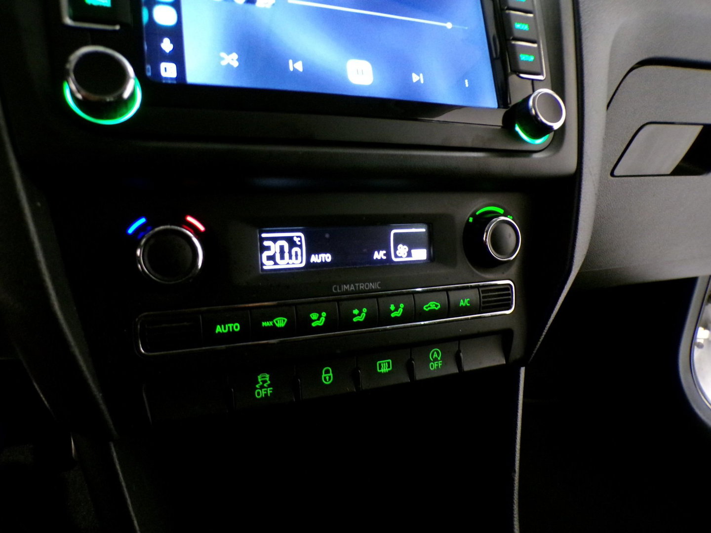 Škoda Rapid 1.2 TSI Elegance Businessline "Origineel NL!" Trekhaak Apple-carplay Android-auto Parkeersensoren RS-Stoelen Garantie