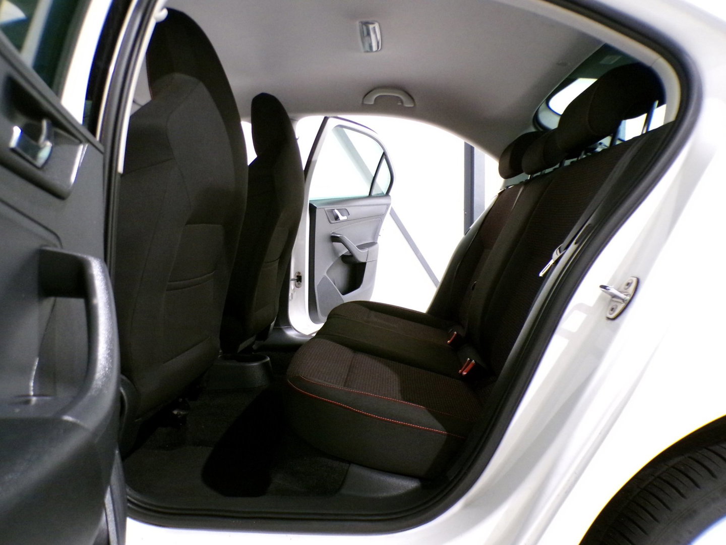 Škoda Rapid 1.2 TSI Elegance Businessline "Origineel NL!" Trekhaak Apple-carplay Android-auto Parkeersensoren RS-Stoelen Garantie