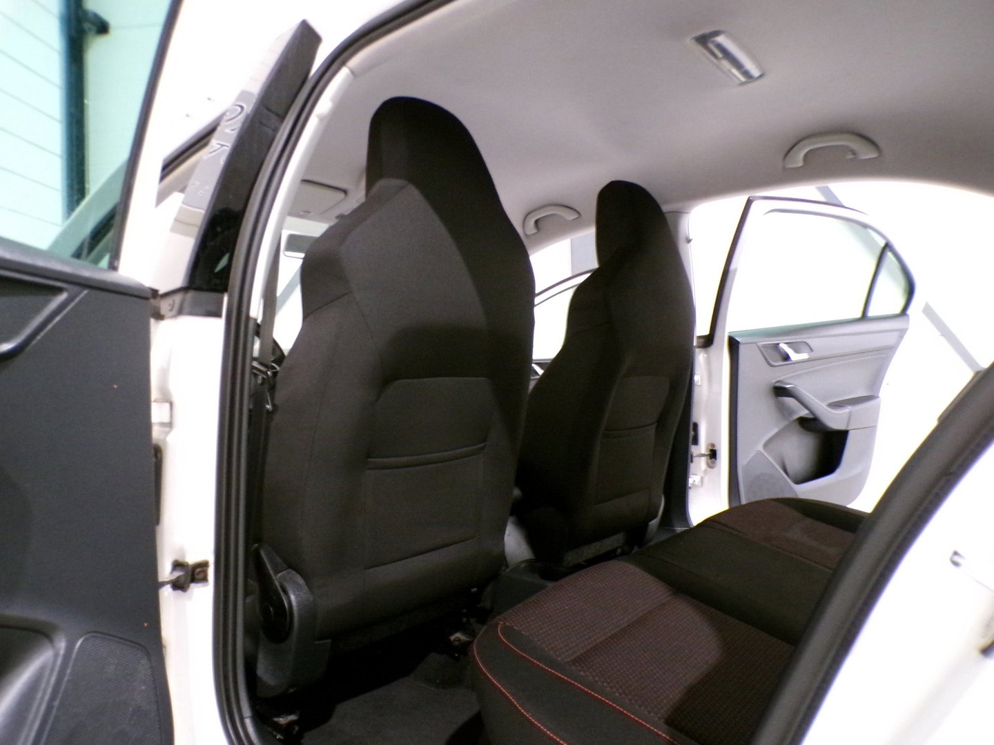 Škoda Rapid 1.2 TSI Elegance Businessline "Origineel NL!" Trekhaak Apple-carplay Android-auto Parkeersensoren RS-Stoelen Garantie