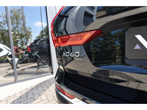 Volvo XC60 2.0 Recharge T8 AWD Inscription PANO ACC LEDER VOL