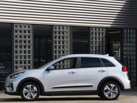 Kia e-Niro 64kWh DYNAMICPLUSLINE/ SCHUIFDAK/ SOH 98%/ NL-AUTO 1STE EIGENAAR