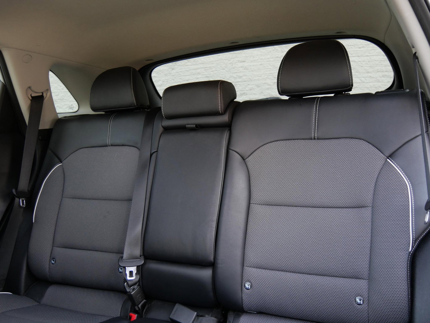 Kia e-Niro 64kWh DYNAMICPLUSLINE/ SCHUIFDAK/ SOH 98%/ NL-AUTO 1STE EIGENAAR