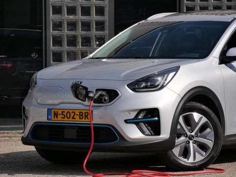 Kia e-Niro 64kWh DYNAMICPLUSLINE/ SCHUIFDAK/ SOH 98%/ NL-AUTO 1STE EIGENAAR