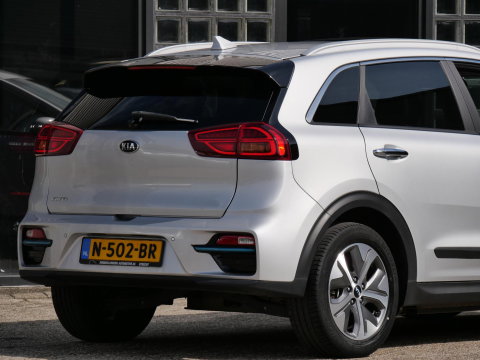 Kia e-Niro 64kWh DYNAMICPLUSLINE/ SCHUIFDAK/ SOH 98%/ NL-AUTO 1STE EIGENAAR