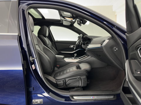 BMW 3-serie 320e Business Edition Plus (INCL.BTW) *AUT | LEATHER | PANO | FULL-LED | HEATED-SPORTSEATS | NAVI-FULLMAP | KEYLESS | PRIVACY-GLASS | ECC | PDC | CRUISE | 19''ALU*