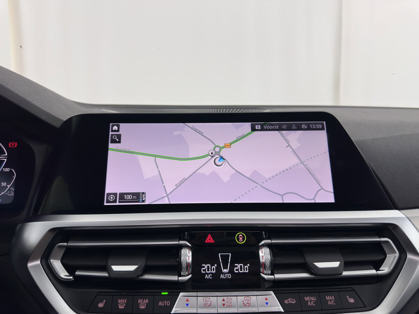 BMW 3-serie 320e Business Edition Plus (INCL.BTW) *AUT | LEATHER | PANO | FULL-LED | HEATED-SPORTSEATS | NAVI-FULLMAP | KEYLESS | PRIVACY-GLASS | ECC | PDC | CRUISE | 19''ALU*