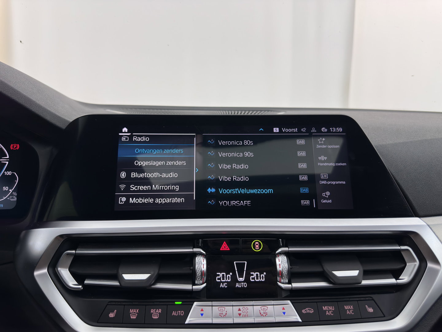 BMW 3-serie 320e Business Edition Plus (INCL.BTW) *AUT | LEATHER | PANO | FULL-LED | HEATED-SPORTSEATS | NAVI-FULLMAP | KEYLESS | PRIVACY-GLASS | ECC | PDC | CRUISE | 19''ALU*