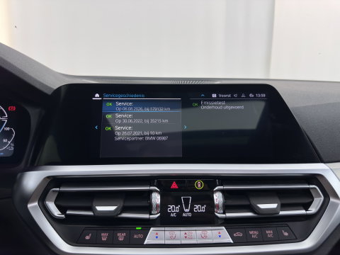 BMW 3-serie 320e Business Edition Plus (INCL.BTW) *AUT | LEATHER | PANO | FULL-LED | HEATED-SPORTSEATS | NAVI-FULLMAP | KEYLESS | PRIVACY-GLASS | ECC | PDC | CRUISE | 19''ALU*